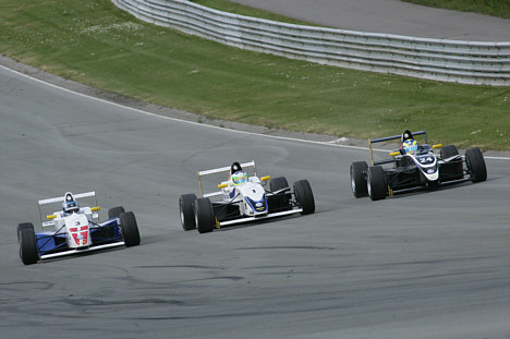 Dennis Lind (3) i duel med Farnbacher (1) og Markelov (24).